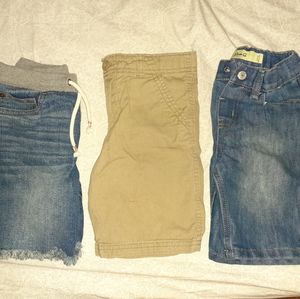 3 pairs of boys shorts size 5T